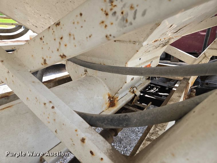 image for item EM7428 2005 Freightliner Business Class M2 fertilizer delivery truck