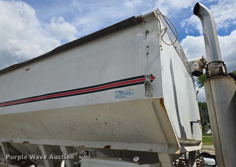 image for item EM7428 2005 Freightliner Business Class M2 fertilizer delivery truck