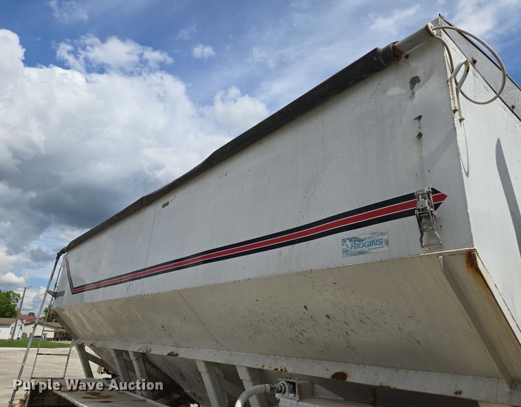 image for item EM7428 2005 Freightliner Business Class M2 fertilizer delivery truck