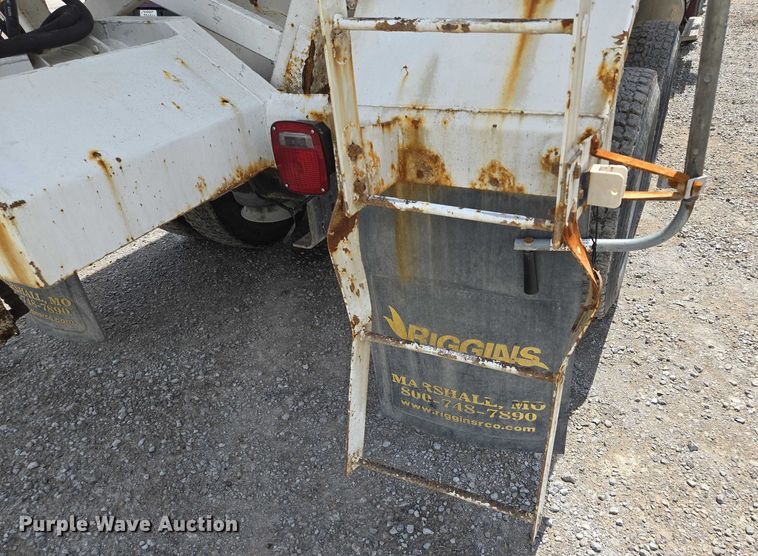 image for item EM7428 2005 Freightliner Business Class M2 fertilizer delivery truck