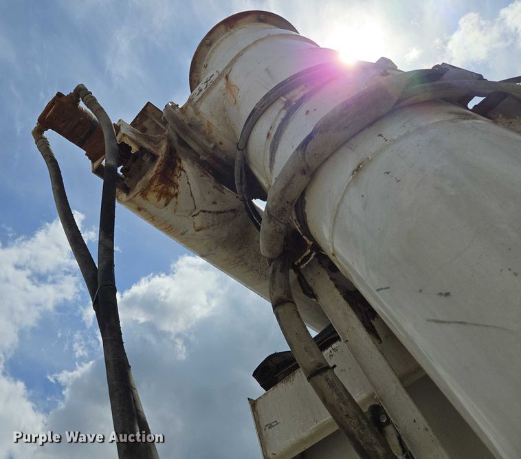 image for item EM7428 2005 Freightliner Business Class M2 fertilizer delivery truck