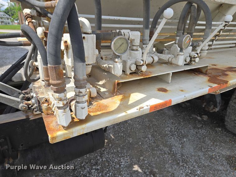 image for item EM7428 2005 Freightliner Business Class M2 fertilizer delivery truck