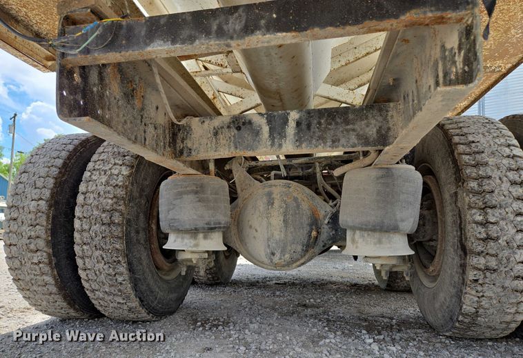 image for item EM7428 2005 Freightliner Business Class M2 fertilizer delivery truck