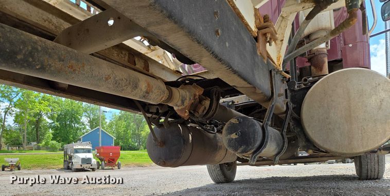 image for item EM7428 2005 Freightliner Business Class M2 fertilizer delivery truck