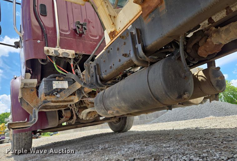 image for item EM7428 2005 Freightliner Business Class M2 fertilizer delivery truck