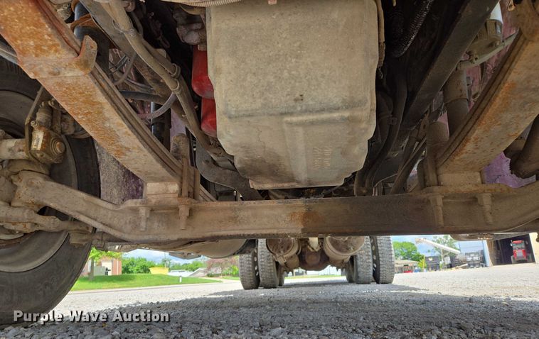 image for item EM7428 2005 Freightliner Business Class M2 fertilizer delivery truck