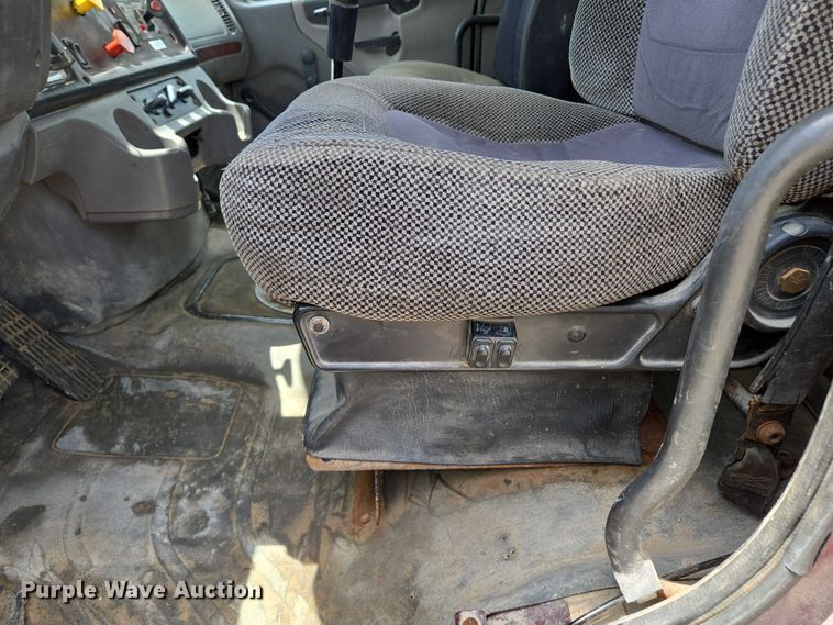 image for item EM7428 2005 Freightliner Business Class M2 fertilizer delivery truck