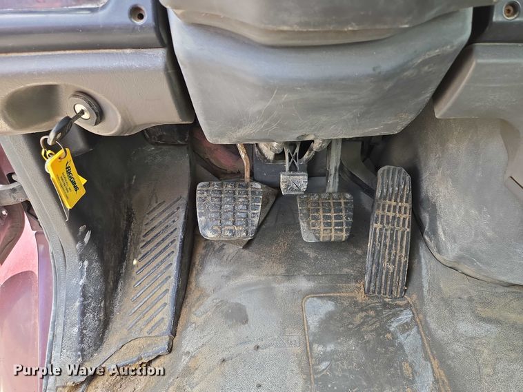 image for item EM7428 2005 Freightliner Business Class M2 fertilizer delivery truck