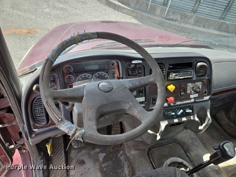 image for item EM7428 2005 Freightliner Business Class M2 fertilizer delivery truck