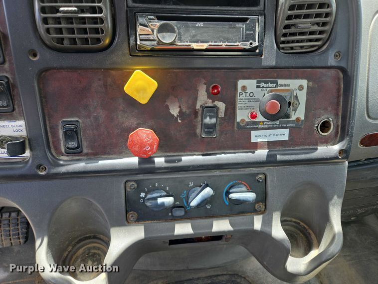 image for item EM7428 2005 Freightliner Business Class M2 fertilizer delivery truck