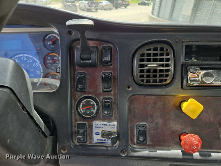 image for item EM7428 2005 Freightliner Business Class M2 fertilizer delivery truck