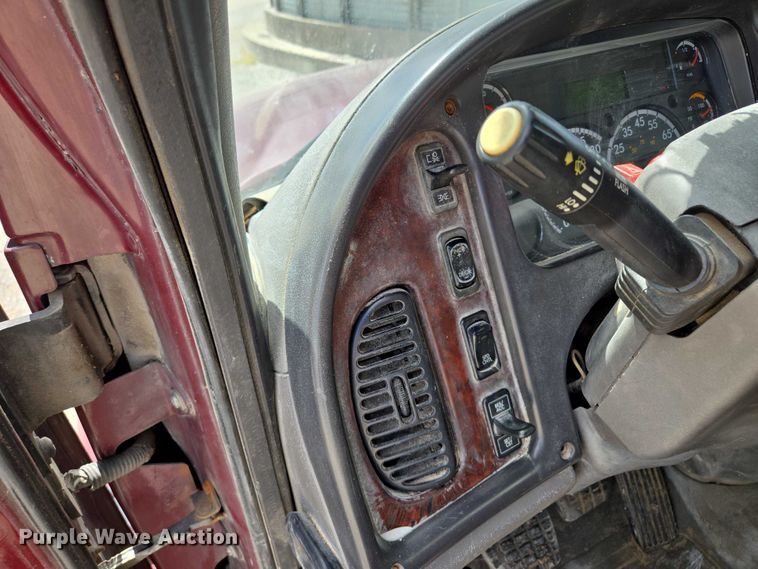 image for item EM7428 2005 Freightliner Business Class M2 fertilizer delivery truck