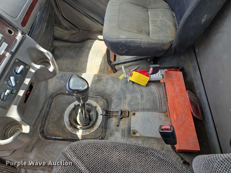 image for item EM7428 2005 Freightliner Business Class M2 fertilizer delivery truck