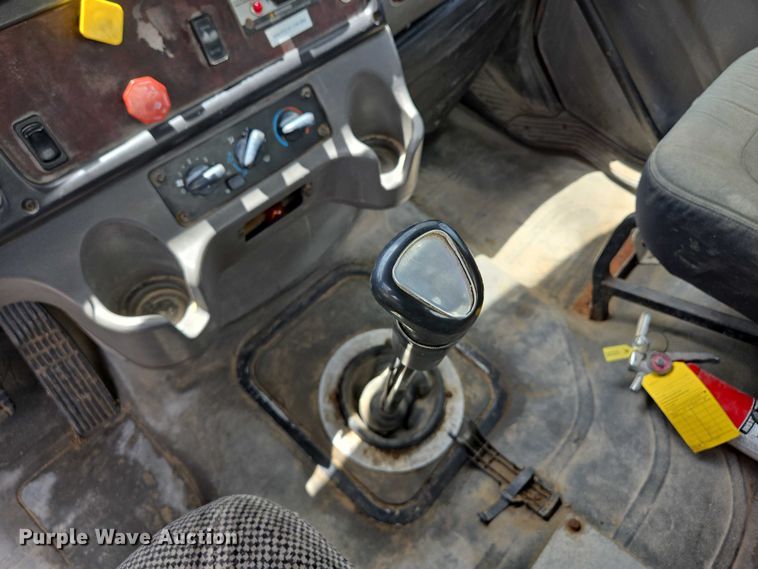 image for item EM7428 2005 Freightliner Business Class M2 fertilizer delivery truck