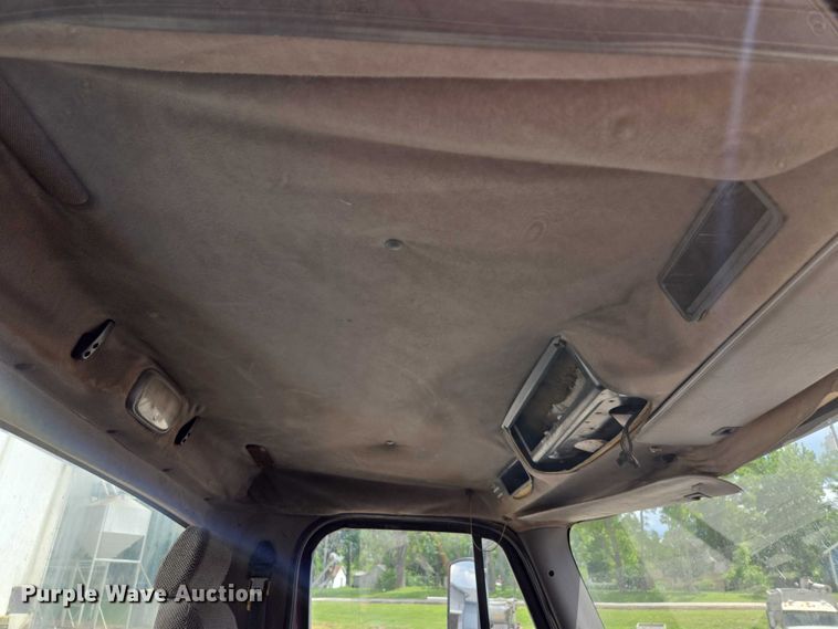 image for item EM7428 2005 Freightliner Business Class M2 fertilizer delivery truck