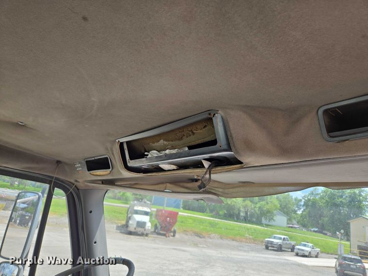 image for item EM7428 2005 Freightliner Business Class M2 fertilizer delivery truck