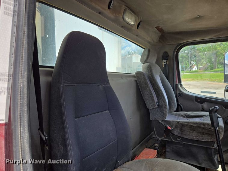 image for item EM7428 2005 Freightliner Business Class M2 fertilizer delivery truck