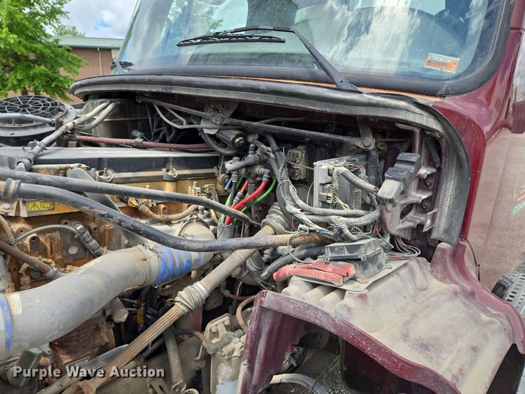 image for item EM7428 2005 Freightliner Business Class M2 fertilizer delivery truck