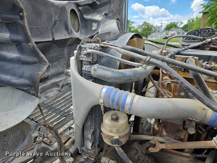 image for item EM7428 2005 Freightliner Business Class M2 fertilizer delivery truck