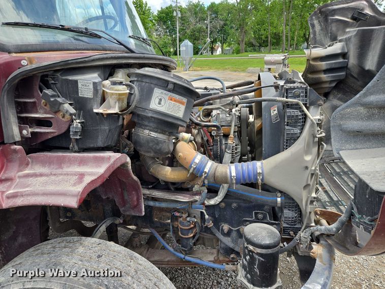 image for item EM7428 2005 Freightliner Business Class M2 fertilizer delivery truck