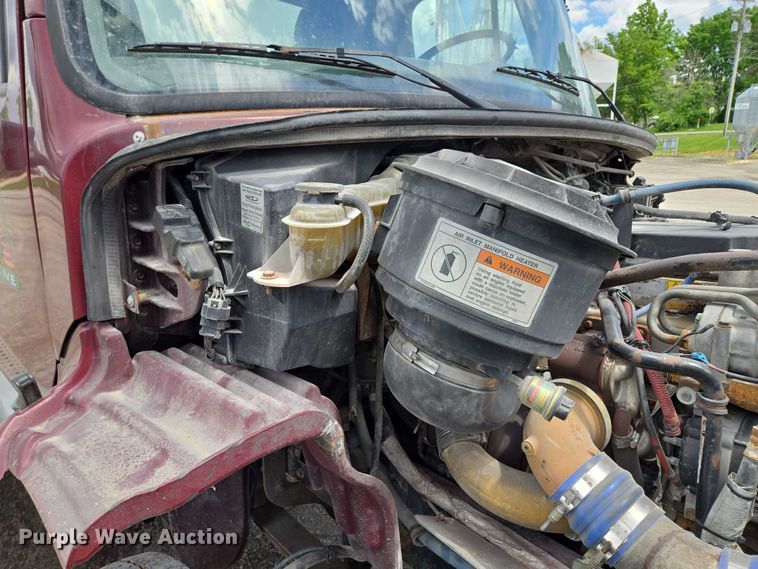 image for item EM7428 2005 Freightliner Business Class M2 fertilizer delivery truck