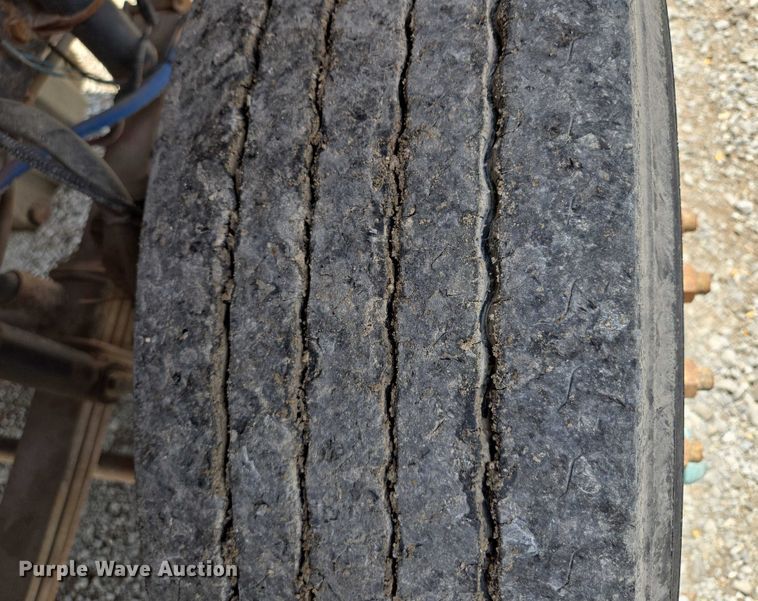 image for item EM7428 2005 Freightliner Business Class M2 fertilizer delivery truck