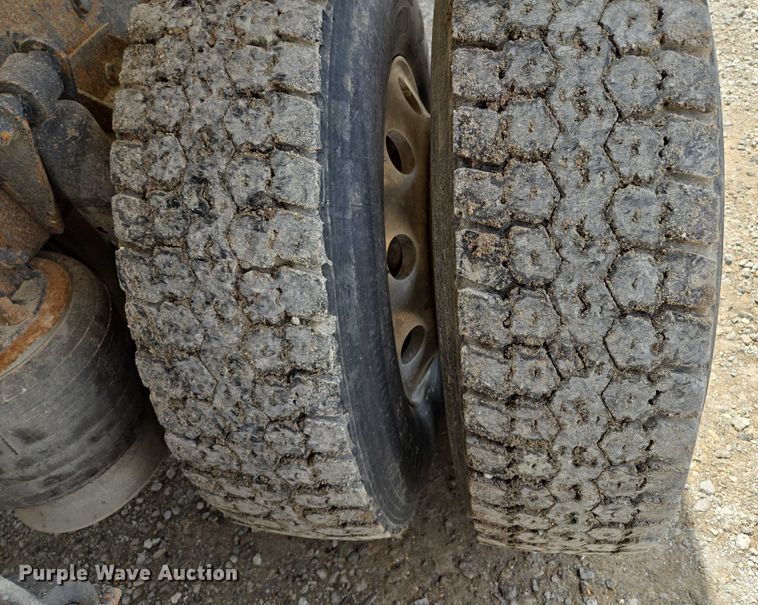 image for item EM7428 2005 Freightliner Business Class M2 fertilizer delivery truck