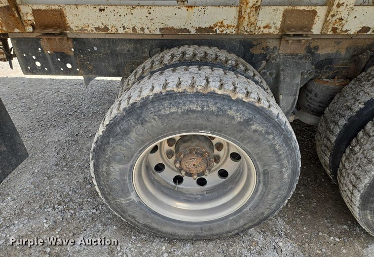 image for item EM7428 2005 Freightliner Business Class M2 fertilizer delivery truck