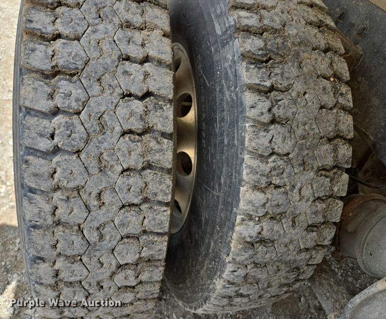 image for item EM7428 2005 Freightliner Business Class M2 fertilizer delivery truck