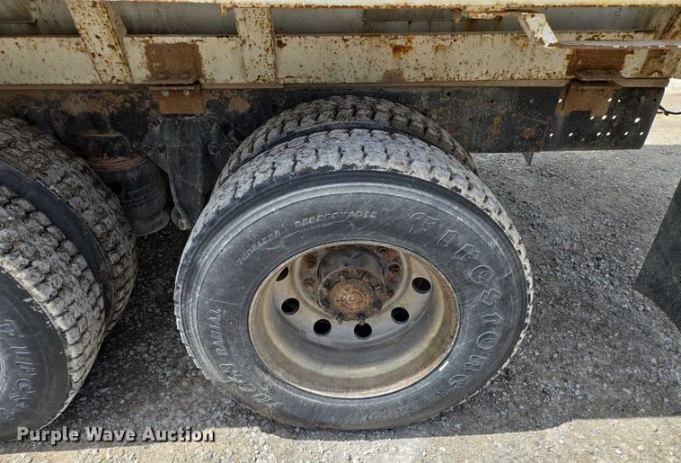 image for item EM7428 2005 Freightliner Business Class M2 fertilizer delivery truck