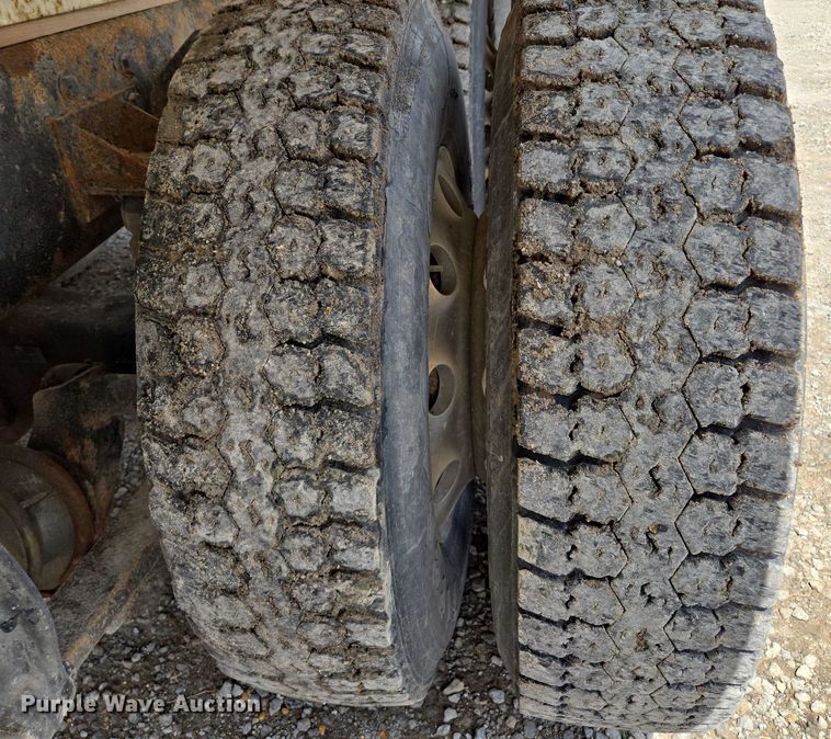 image for item EM7428 2005 Freightliner Business Class M2 fertilizer delivery truck