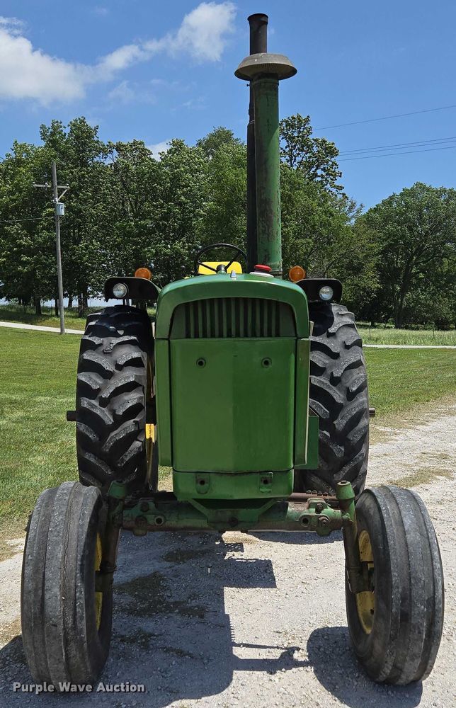 image for item EN3760 1972 John Deere 4320 tractor