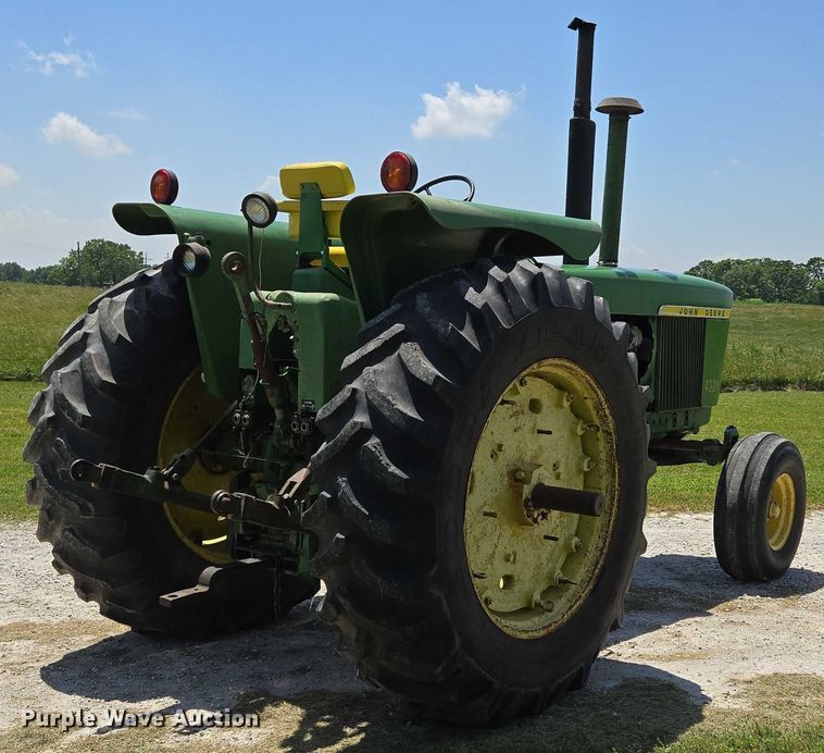 image for item EN3760 1972 John Deere 4320 tractor
