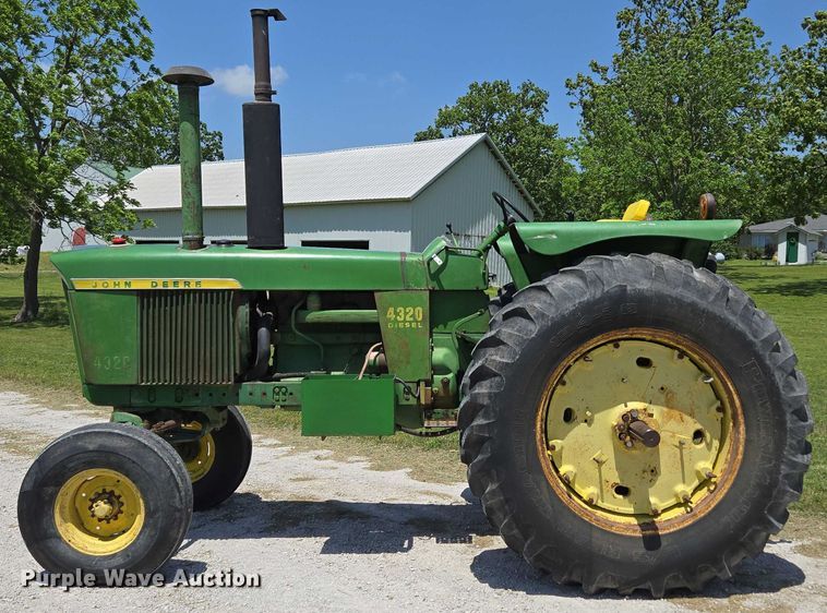 image for item EN3760 1972 John Deere 4320 tractor