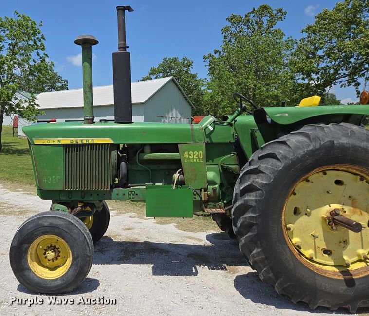 image for item EN3760 1972 John Deere 4320 tractor