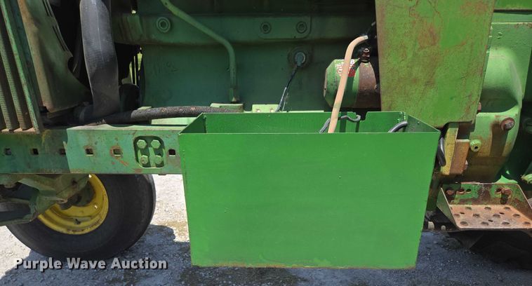 image for item EN3760 1972 John Deere 4320 tractor