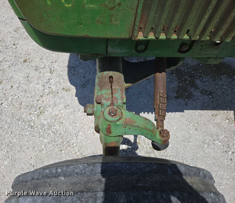 image for item EN3760 1972 John Deere 4320 tractor