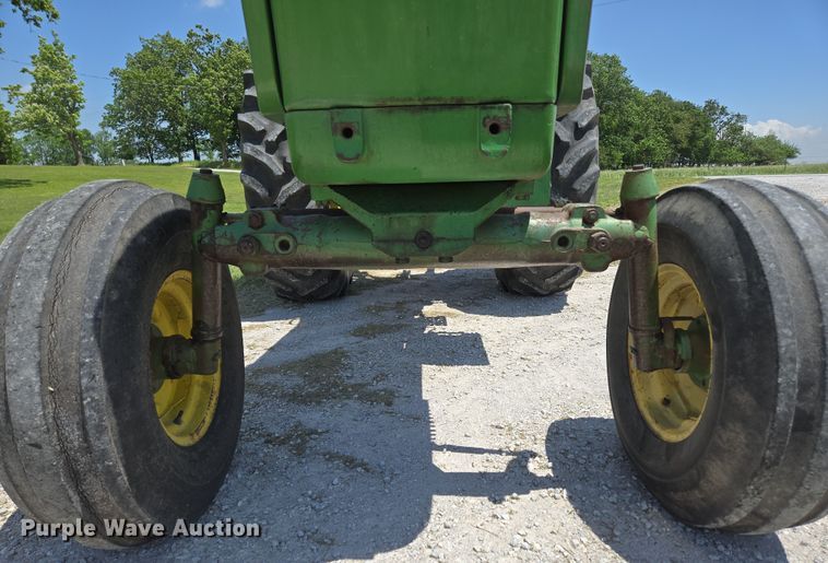 image for item EN3760 1972 John Deere 4320 tractor