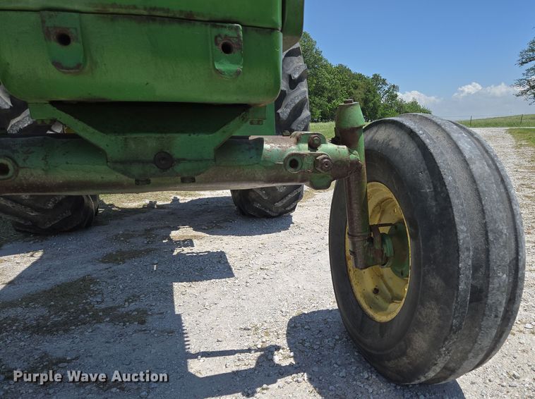 image for item EN3760 1972 John Deere 4320 tractor