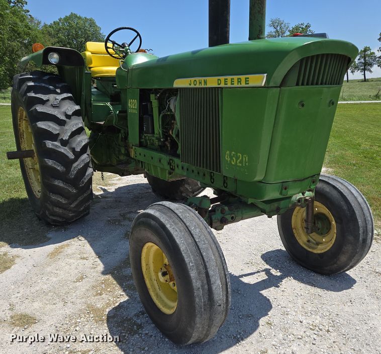image for item EN3760 1972 John Deere 4320 tractor