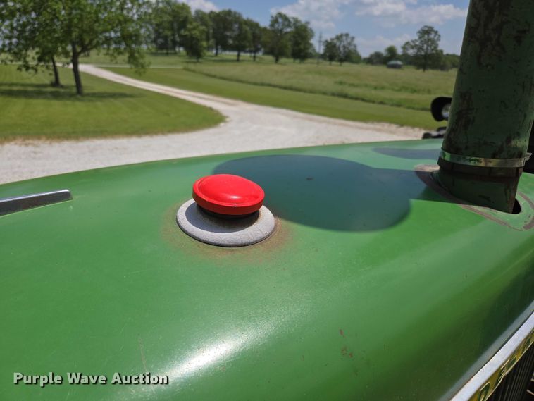 image for item EN3760 1972 John Deere 4320 tractor