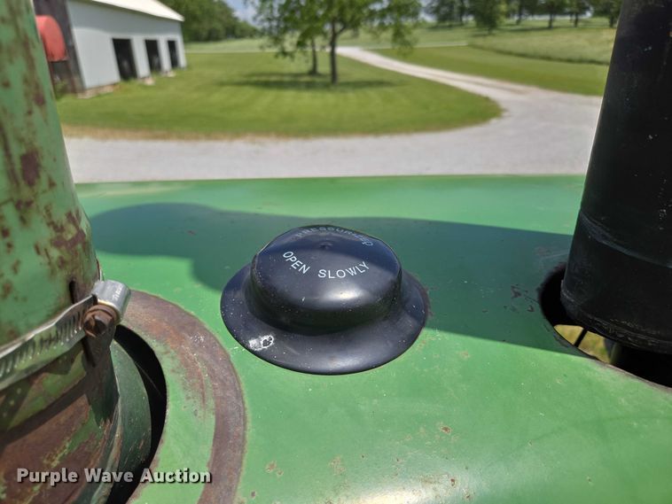 image for item EN3760 1972 John Deere 4320 tractor