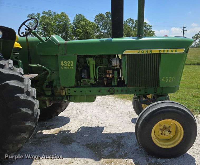 image for item EN3760 1972 John Deere 4320 tractor