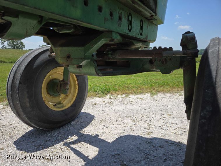 image for item EN3760 1972 John Deere 4320 tractor