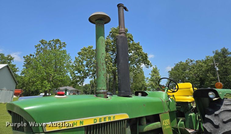image for item EN3760 1972 John Deere 4320 tractor