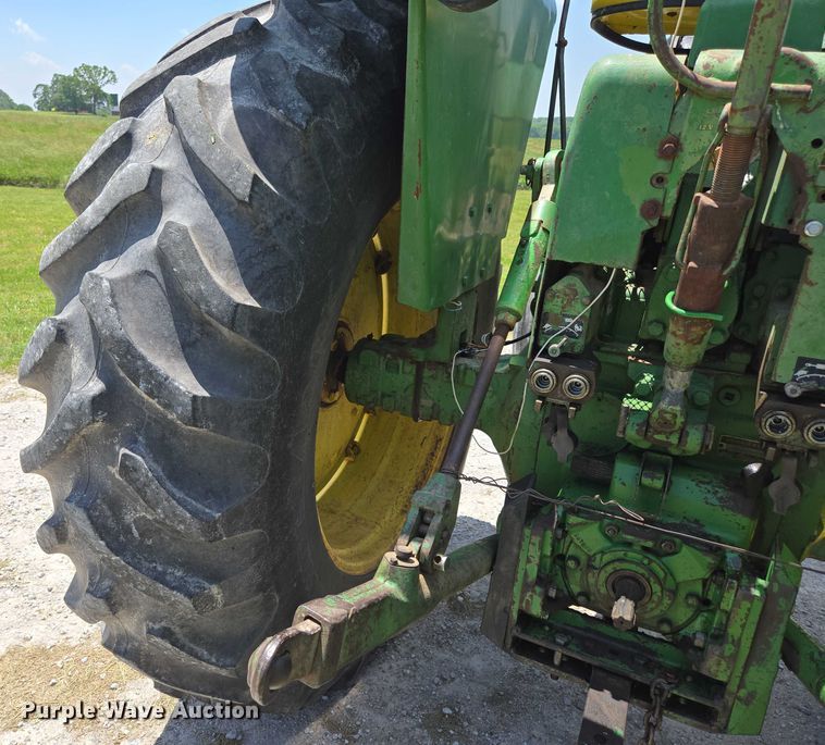 image for item EN3760 1972 John Deere 4320 tractor