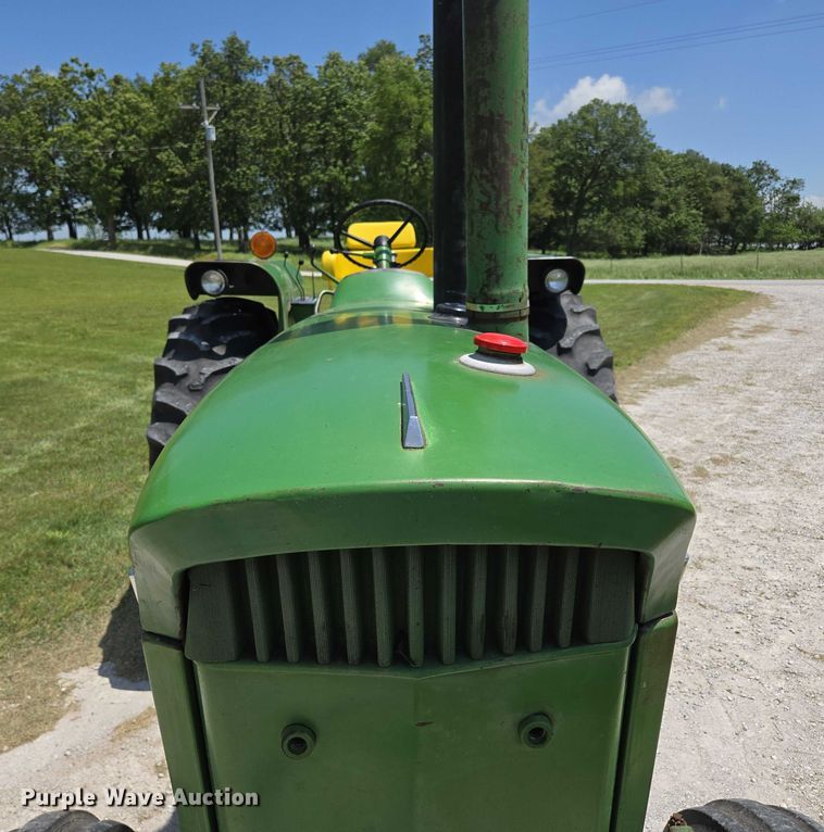 image for item EN3760 1972 John Deere 4320 tractor