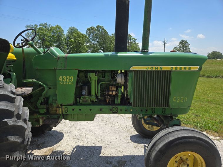 image for item EN3760 1972 John Deere 4320 tractor