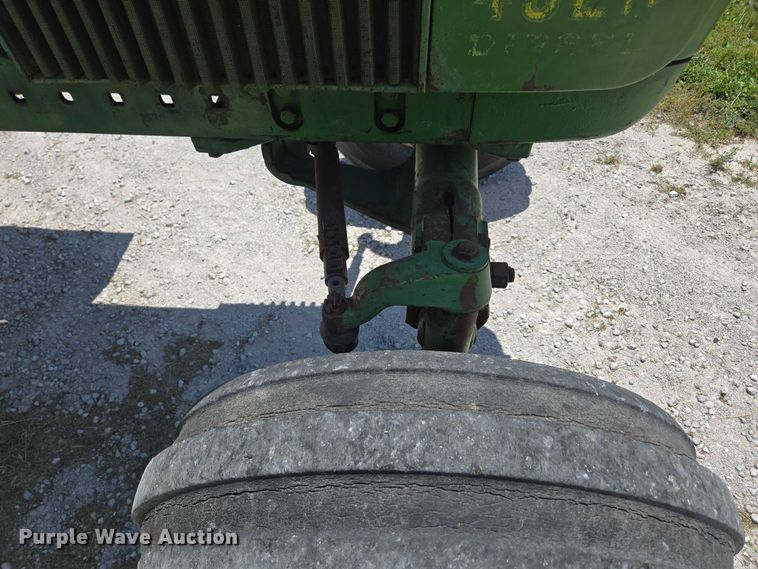 image for item EN3760 1972 John Deere 4320 tractor