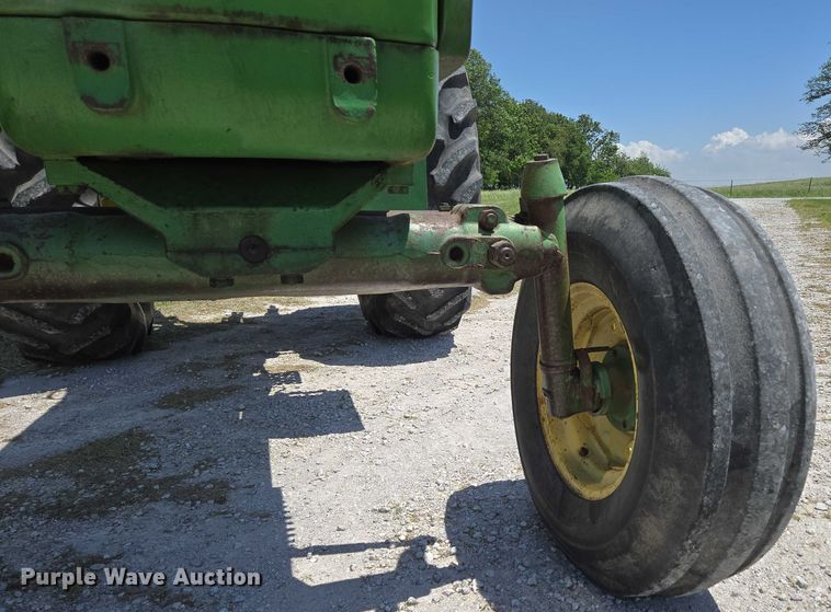 image for item EN3760 1972 John Deere 4320 tractor